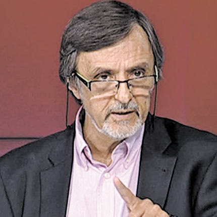 ο καθηγητής Αχιλλέας Γκίκας