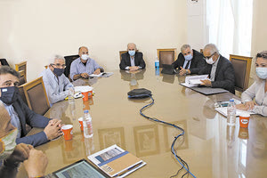 Η έκθεση η οποία συντάχθηκε, προκειμένου να εκτιμηθούν οι επιπτώσεις και οι αναπτυξιακές δυνατότητες από την επικείμενη απομάκρυνση του Διεθνούς Αερολιμένα Ν. Καζαντζάκη, ανέπτυξαν οι μελετητές που τη συνέταξαν, παρουσία του δημάρχου Ηρακλείου Βασίλη Λαμπρινού, του βουλευτή ΣΥΡΙΖΑ Νίκου Ηγουμενίδη, στελεχών της δημοτικής Αρχής