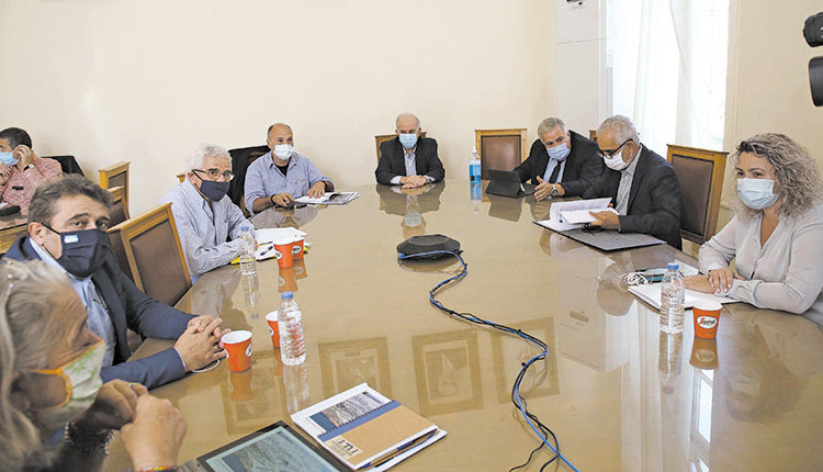 Η έκθεση η οποία συντάχθηκε, προκειμένου να εκτιμηθούν οι επιπτώσεις και οι αναπτυξιακές δυνατότητες από την επικείμενη απομάκρυνση του Διεθνούς Αερολιμένα Ν. Καζαντζάκη, ανέπτυξαν οι μελετητές που τη συνέταξαν, παρουσία του δημάρχου Ηρακλείου Βασίλη Λαμπρινού, του βουλευτή ΣΥΡΙΖΑ Νίκου Ηγουμενίδη, στελεχών της δημοτικής Αρχής