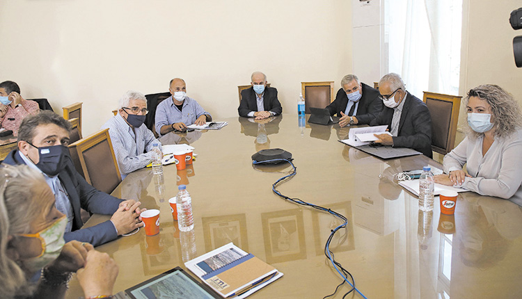 Η έκθεση η οποία συντάχθηκε, προκειμένου να εκτιμηθούν οι επιπτώσεις και οι αναπτυξιακές δυνατότητες από την επικείμενη απομάκρυνση του Διεθνούς Αερολιμένα Ν. Καζαντζάκη, ανέπτυξαν οι μελετητές που τη συνέταξαν, παρουσία του δημάρχου Ηρακλείου Βασίλη Λαμπρινού, του βουλευτή ΣΥΡΙΖΑ Νίκου Ηγουμενίδη, στελεχών της δημοτικής Αρχής