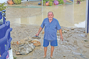 προσπαθούν να επουλώσουν τις πληγές τους οι κάτοικοι από τις μεγάλες καταστροφές στον Καρτερό