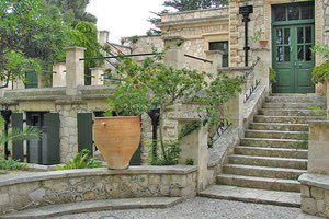 η 10η Οκτωβρίου 1944, όπου στη βίλα Αριάδνη υπέγραψαν τη Συνθήκη Ειρήνη