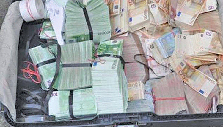 Λεφτά σε βαλίτσα