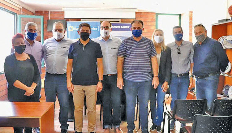 Ο κ. Αυγενάκης με εκπροσώπους ΕΑΚΗ, ΕΚΑΣΚ και κωφών