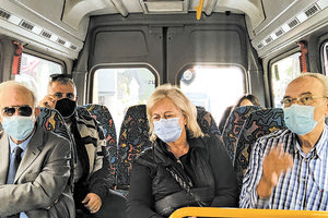 Με το mini bus μετακινήθηκε ο δήμαρχος Ηρακλείου Βασίλης Λαμπρινός