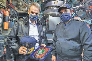 Το υποβρύχιο «Κατσώνης» επισκέφθηκε ο πρωθυπουργός στη Σούδα.