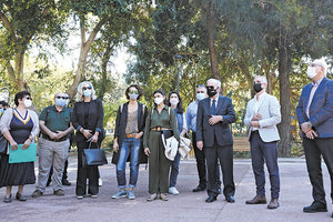 Οι συντελεστές της ανάπλασης του πάρκου Γεωργιάδη και ο δήμαρχος Β. Λαμπρινός