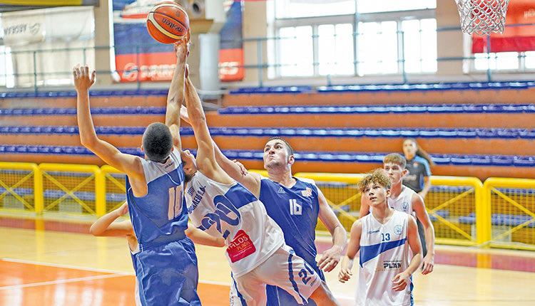 στα γήπεδα της ΕΚΑΣΚ