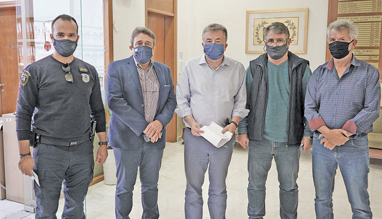 συνάντηση με τον Περιφερειάρχη Κρήτης Σταύρο Αρναουτάκη και την Ένωση Αστυνομικών Υπαλλήλων Ν. Ηρακλείου είχε ο βουλευτής Ηρακλείου του ΣΥΡΙΖΑ Νίκος Ηγουμενίδης