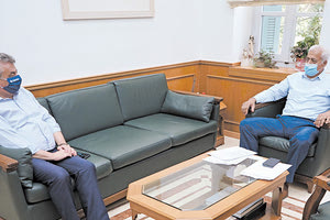 Συνάντηση για τον Αποκόρωνα