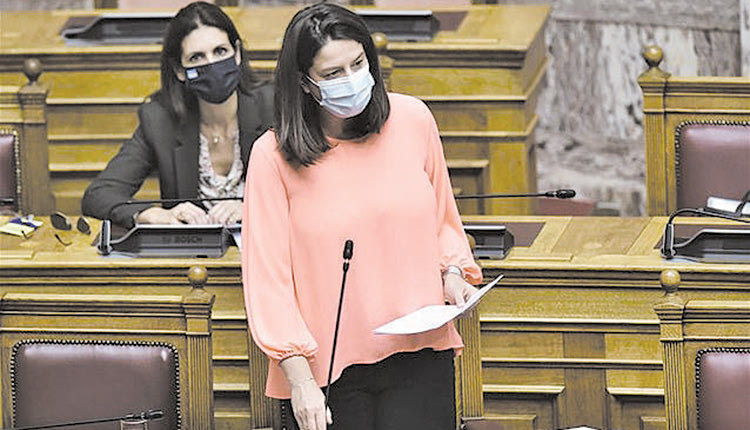 «Μην επενδύετε στην καταστροφολογία» είπε για τα κρούσματα του κοροναϊού στα σχολεία η υπουργός Παιδείας