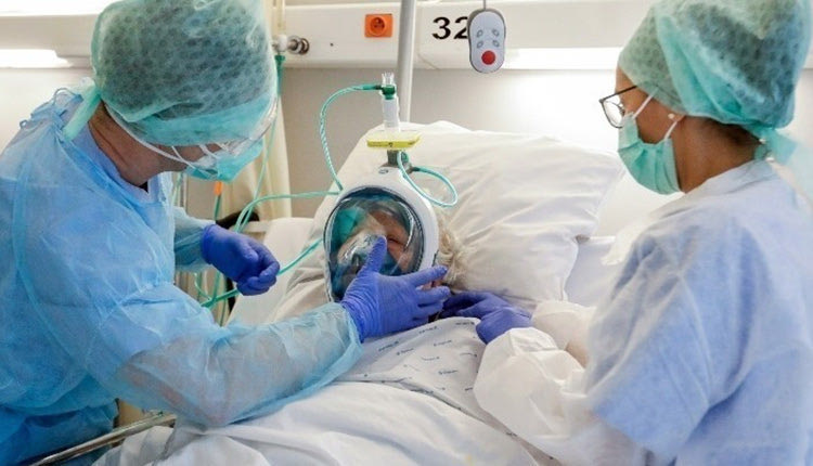 Η Covid-19 είναι τουλάχιστον πέντε φορές πιο φονική από τη γρίπη για τους νοσηλευόμενους ασθενείς