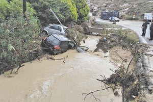 “Βροχή” έπεφταν οι κλήσεις στην Πυροσβεστική