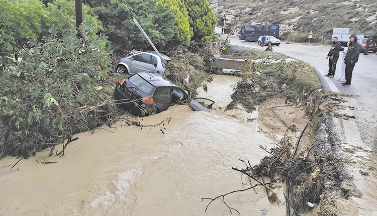 “Βροχή” έπεφταν οι κλήσεις στην Πυροσβεστική