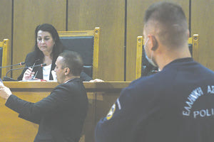 Ο Κασιδιάρης προσπαθεί να πείσει την πρόεδρο για τις καταγγελίες