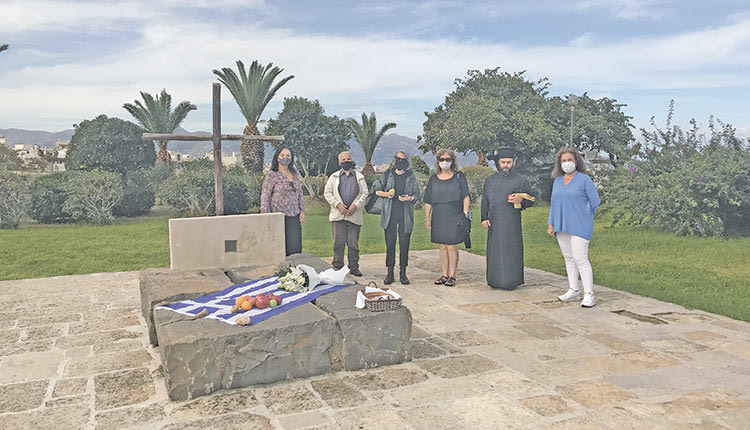 Τρισάγιο στον τάφο του Νίκου Καζαντζάκη για τα 63 χρόνια από τον θάνατό του