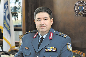 Ο αρχηγός της ΕΛ.ΑΣ. Μιχάλης Καραμαλάκης