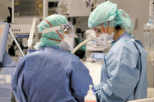 Ο αριθμός των διασωληνωμένων έφθασε τους 83