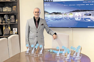 Ο ιδρυτής του ομίλου κ. Ζαχαρίας Χνάρης