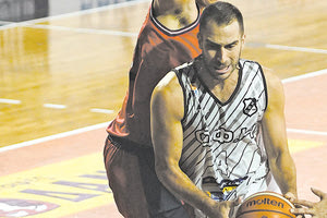 Ο Μποχωρίδης του ΟΦΗ Ο Μποχωρίδης του ΟΦΗ στο μπάσκετστο μπάσκετ