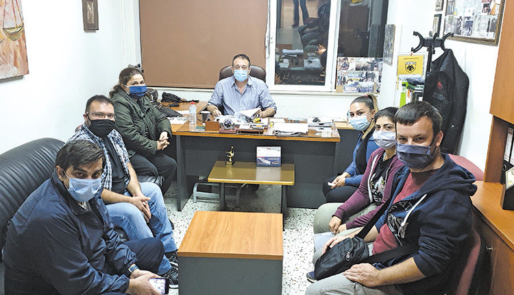 Με τον πρόεδρο του Εργατικού Κέντρου Ηρακλείου συναντήθηκαν οι πιστοποιημένοι συμβασιούχοι αρχαιοφύλακες μουσείων και αρχαιολογικών χώρων νομού Ηρακλείου