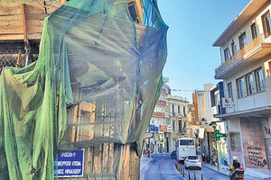 Αποξήλωση στο διατηρητέο επί της Αγίου Μηνά