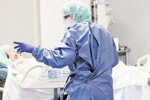 νοσηλεύονται στις ΜΕΘ