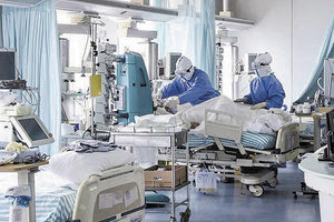 γιατροί και νοσηλευτές της Εντατικής Μονάδας του ΠΑΓΝΗ με κοροναϊό