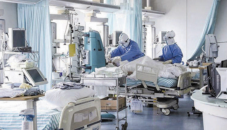 γιατροί και νοσηλευτές της Εντατικής Μονάδας του ΠΑΓΝΗ με κοροναϊό