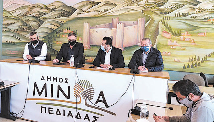 ο δήμαρχος Μανώλης Φραγκάκης με τον τομεάρχη Υποδομών και Μεταφορών του ΣΥΡΙΖΑ Νίκο Παππά
