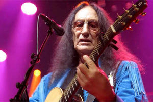 Ο Κεν Χένσλεϊ, μουσικός και τραγουδοποιός πέθανε σε ηλικία 75 ετών