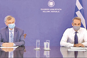 ο καθηγητής λοιμωξιολόγος Σωτήρης Τσιόδρας με τον πρωθυπουργό Κυριάκο Μητσοτάκη