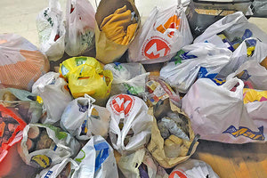 μαθητές του 2ου Λυκείου Ηρακλείου στέλνουν τρόφιμα στους σεισμόπληκτους