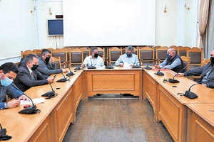 ο δήμαρχος Οροπεδίου Λασιθίου, κ. Γιάννης Στεφανάκης, και ο περιφερειάρχης Κρήτης, κ. Σταύρος Αρναουτάκης