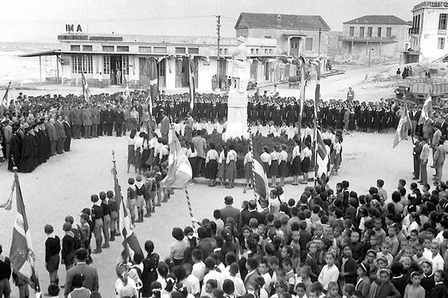 Η φωτογραφία της ημέρας: 1959, στο Ρέθυμνο με αφορμή την επέτειο του Ολοκαυτώματος του Αρκαδίου