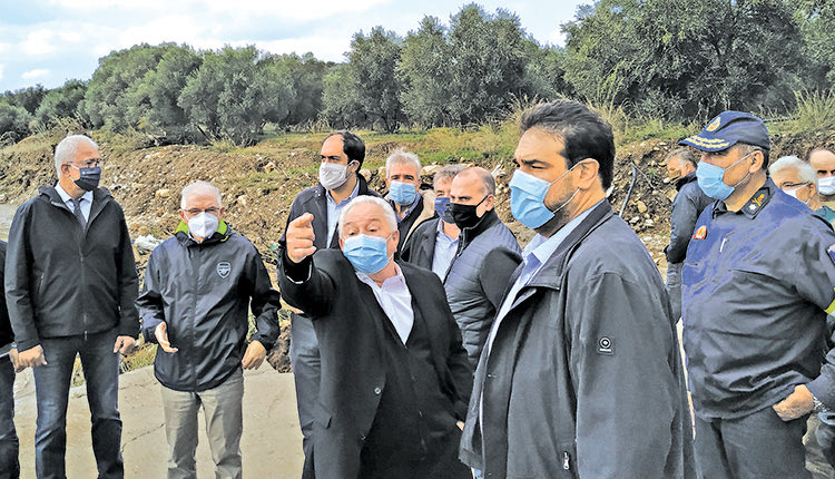 Οι υπουργοί έκαναν αυτοψία στις πληγείσες περιοχές