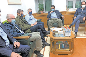 Από τη σύσκεψη που είχε το κυβερνητικό κλιμάκιο στην Περιφέρεια Κρήτης