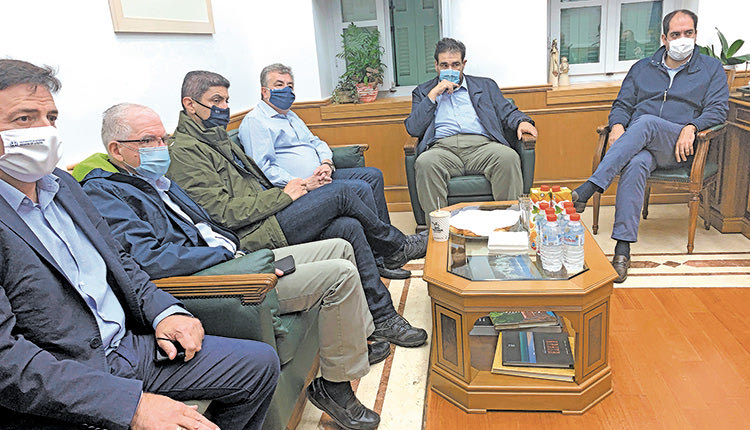 Από τη σύσκεψη που είχε το κυβερνητικό κλιμάκιο στην Περιφέρεια Κρήτης
