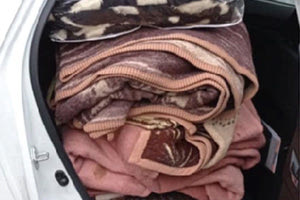 Μοίρασαν σκεπάσματα στους άστεγους