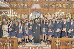 Τους νέους και τις νέες που φέτος ολοκλήρωσαν τις σπουδές τους στην τρίτη τάξη του Λυκείου, στο Ελληνορθόδοξο Κολλέγιο της Αγίας Ευφημίας, είχε την ευκαιρία να καμαρώσει ,προχθές ο  Σεβασμιώτατος Αρχιεπίσκοπος Αυστραλίας κ.κ. Μακάριος