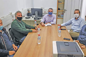 Την στήριξη των ανθοπαραγωγών υπαίθριας καλλιέργειας γαρυφάλλων στη Χερσόνησο ζήτησαν οι εκπρόσωποι του κλάδου