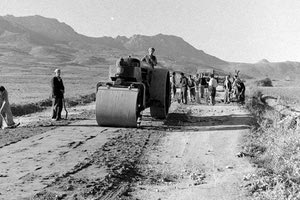Οι φωτογραφίες της ημέρας: 1948. Κατασκευή δρόμων στην Κρήτη