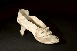 Ένα παπούτσι της Μαρίας Αντουανέτας πωλήθηκε 43.750 ευρώ