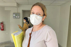 Μ. Εφίμοβα: Η γυναίκα που τα έβαλε με το σύστημα διαφθοράς μιλάει στην «Π»