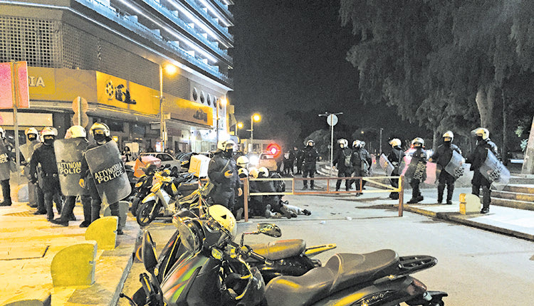 ΕΛ.ΑΣ. - ΗΡΑΚΛΕΙΟ: Με προσαγωγές και αυστηρούς ελέγχους απέτρεψαν πορείες και συγκεντρώσεις