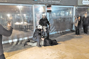 ΕΛ.ΑΣ. - ΗΡΑΚΛΕΙΟ: Με προσαγωγές και αυστηρούς ελέγχους απέτρεψαν πορείες και συγκεντρώσεις