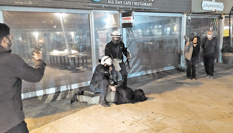 ΕΛ.ΑΣ. - ΗΡΑΚΛΕΙΟ: Με προσαγωγές και αυστηρούς ελέγχους απέτρεψαν πορείες και συγκεντρώσεις