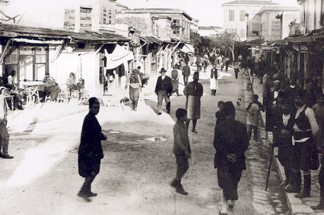Οι φωτογραφίες της ημέρας: 1920. Ηράκλειο, η σημερινή Λεωφόρος Καλοκαιρινού