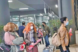 Τριαντάφυλλα και συγκίνηση για τις Κρητικές νοσηλεύτριες στην Θεσσαλονίκη