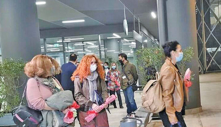 Τριαντάφυλλα και συγκίνηση για τις Κρητικές νοσηλεύτριες στην Θεσσαλονίκη